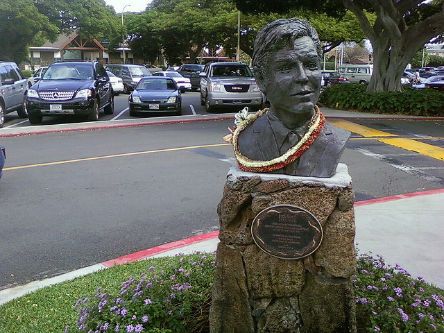 Jack Lord Statue in Wakiki