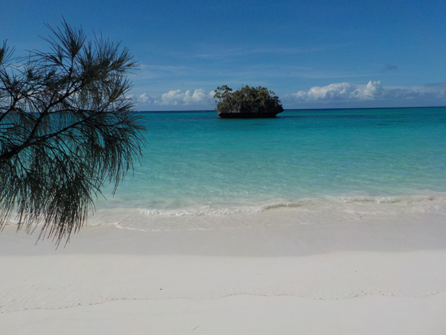 Luengoni Bay