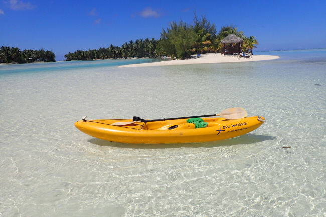 Mit dem Kanu auf Aitutaki unterwegs
