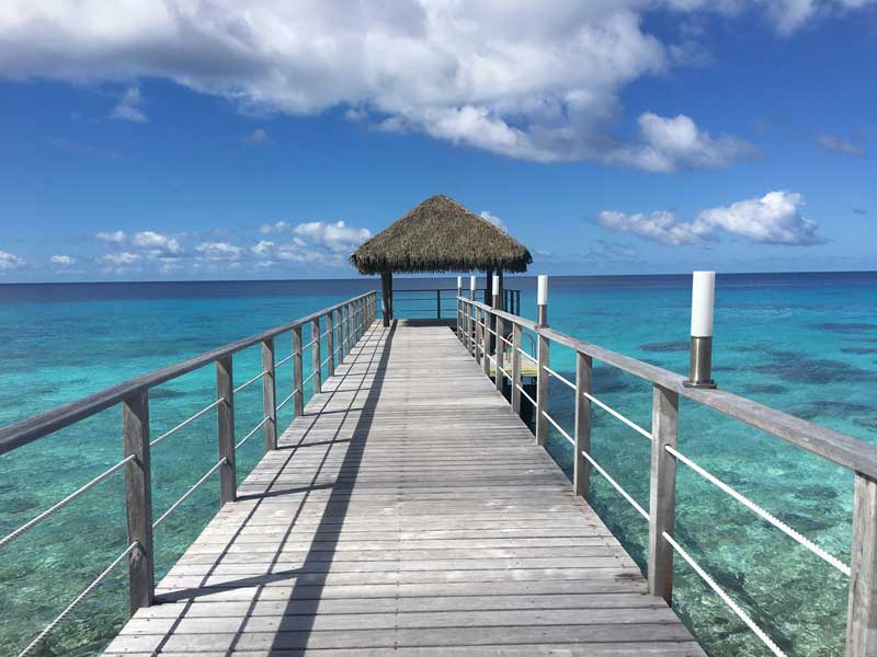 Steg des Maitai Hotels in Rangiroa