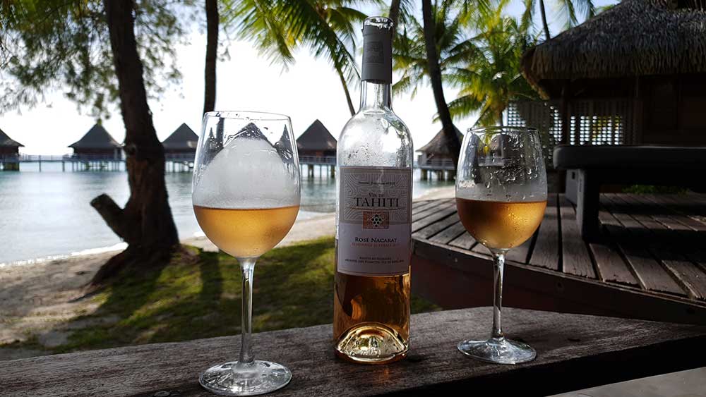 Willkommensgeschenk: Wein aus Rangiroa