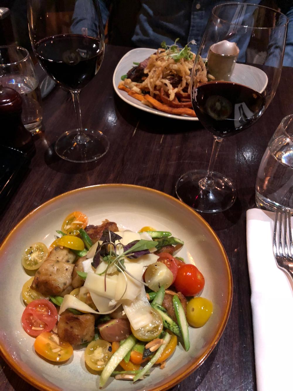 Essen im Rare Steakhouse Downtown