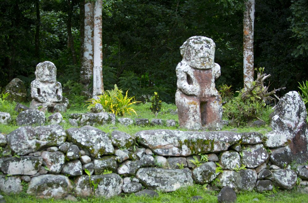 Tikis in Hiva Oa